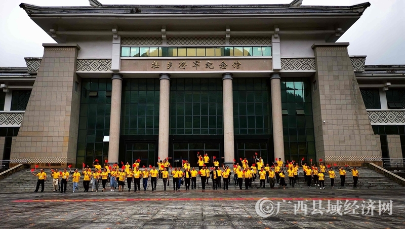 参观东兰县壮乡将军纪念馆